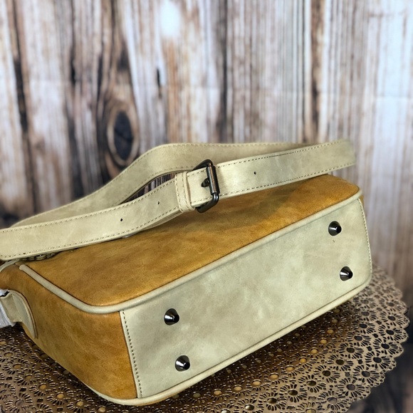 Montana West Concho Collection Crossbody - Picture 3 of 6